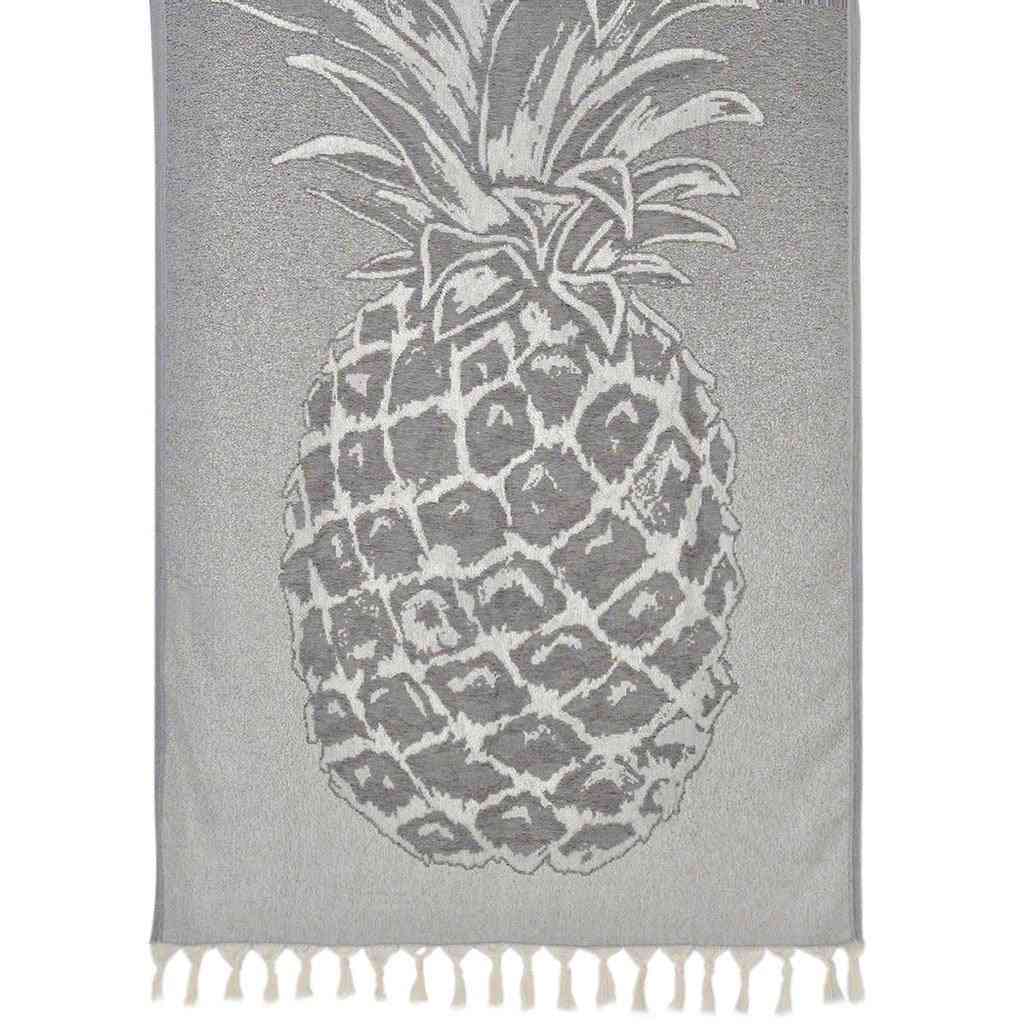 Brisača za plažo iz ananasa