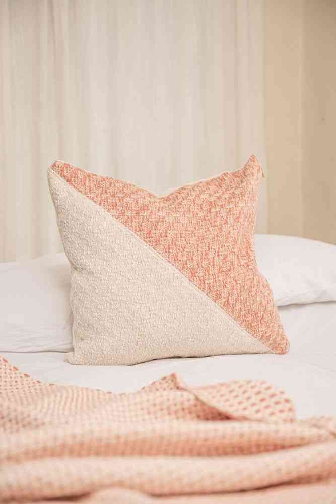 Diagonal básica rosa guayaba + travesseiro creme