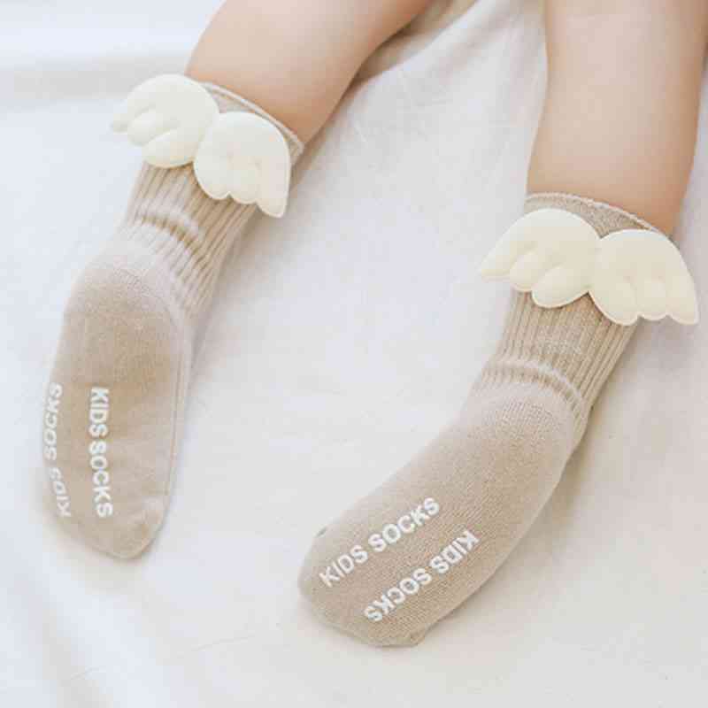 Tanke bombažne nogavice s krili za novorojenčka dečka