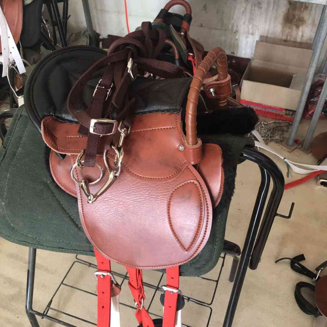 Sedlo pro jízdu na koni, integrované sedlo z pravé kůže vybavení pro jízdu na koni