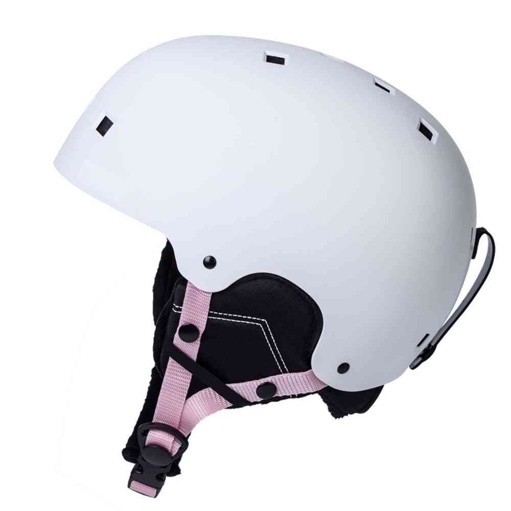 Nová lyžařská helma pro dospělé