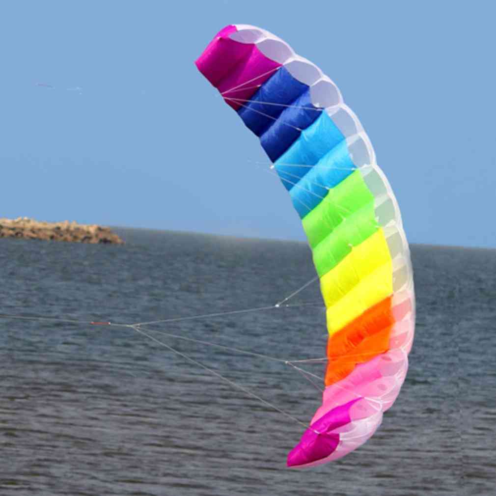Aquilone volante da spiaggia all'aperto