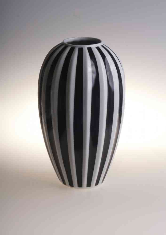 Retro Style Porcelain Flower Vase