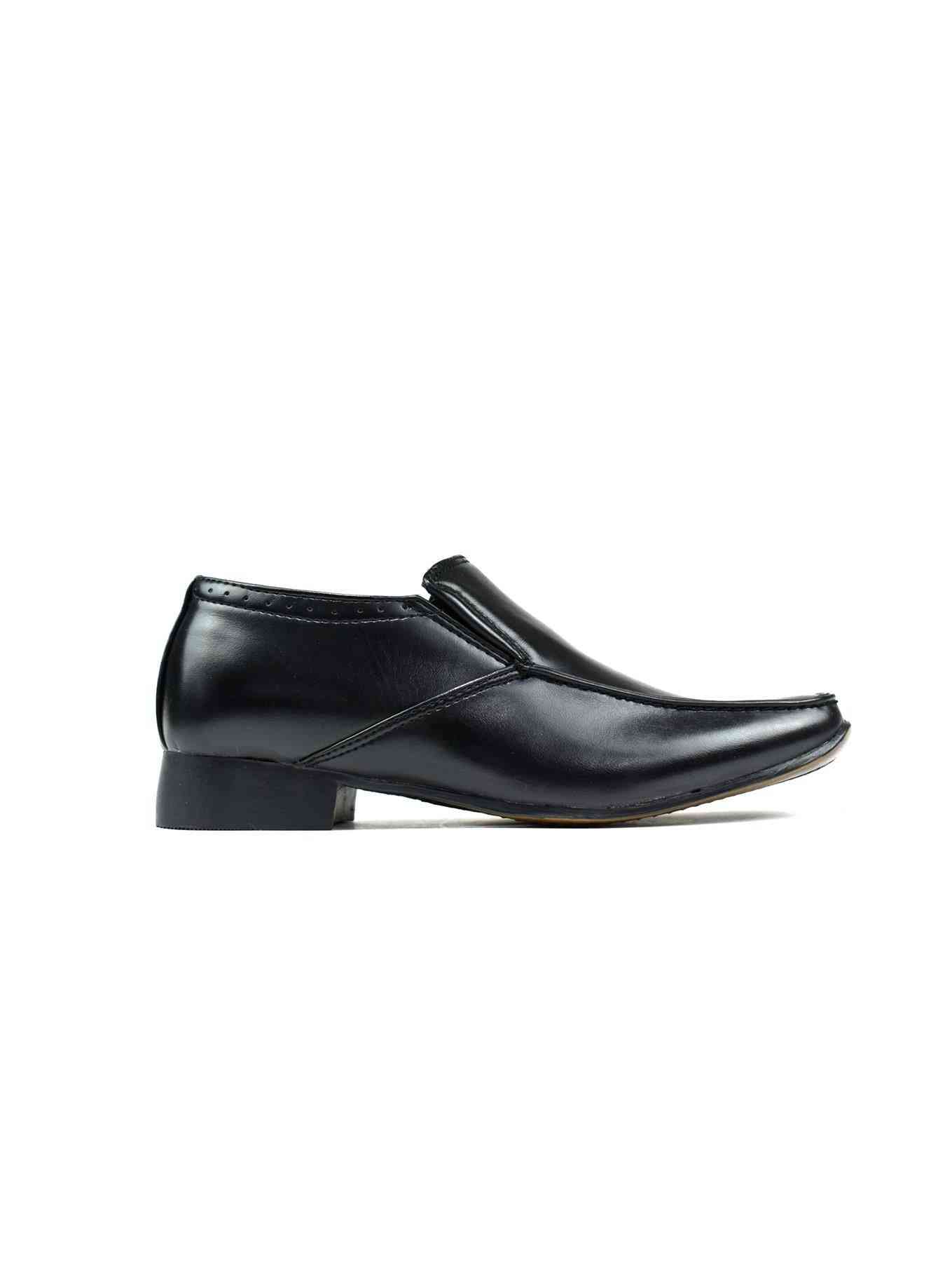 Nazouvací obuvi v černé barvě