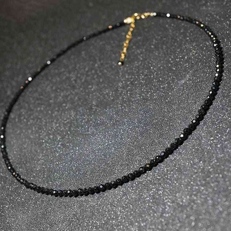 Enkla svarta pärlor kort halsband