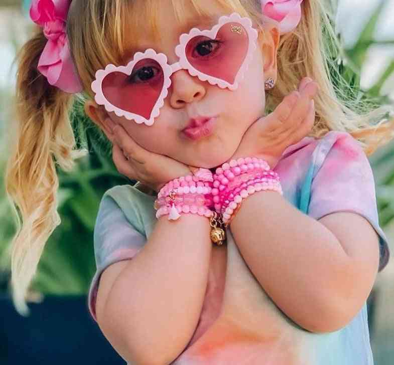 Barn mote hjerte elsker kur rosa solbriller