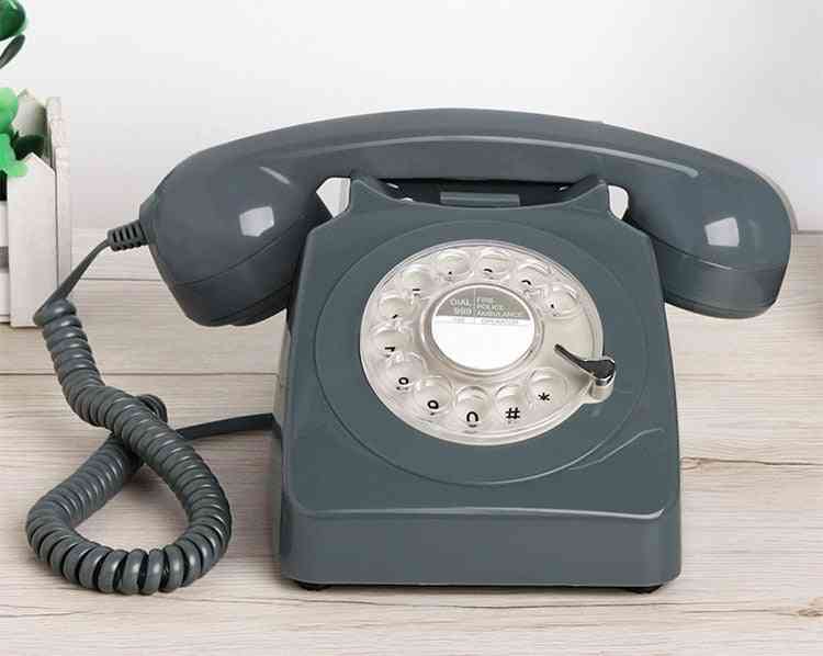 Ancien téléphone à la maison à l'ancienne
