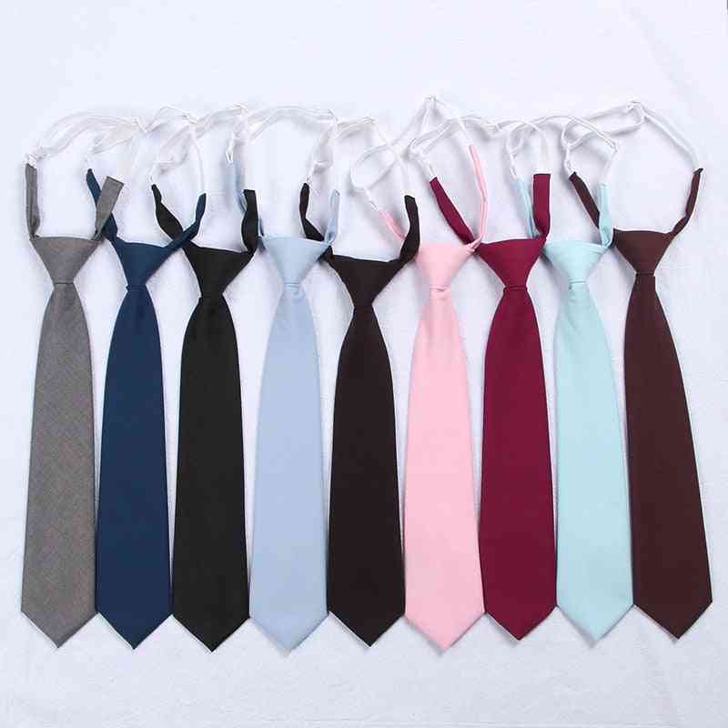 Skolklänningar slips för och