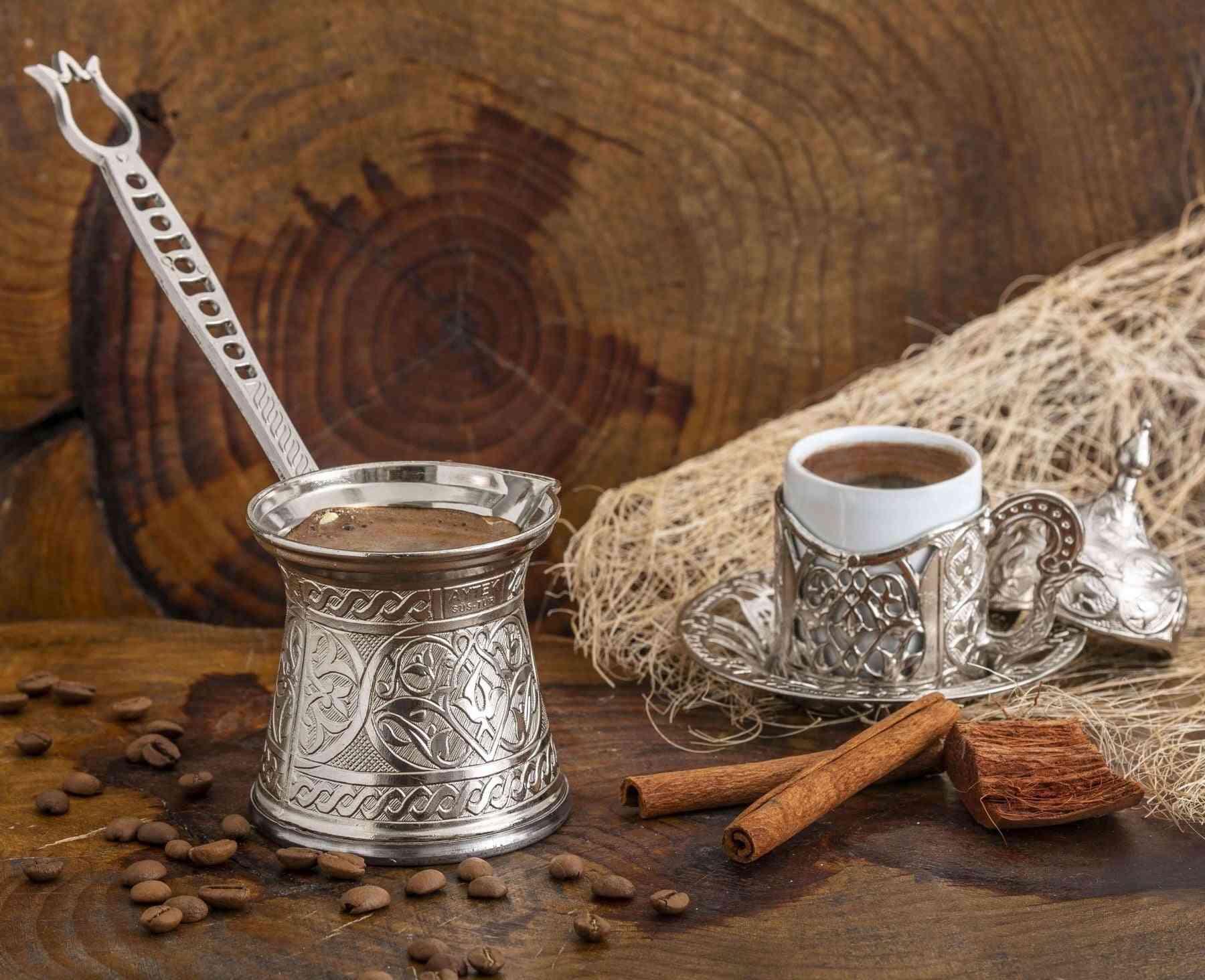 Turkisk koppar gjutning kaffekanna