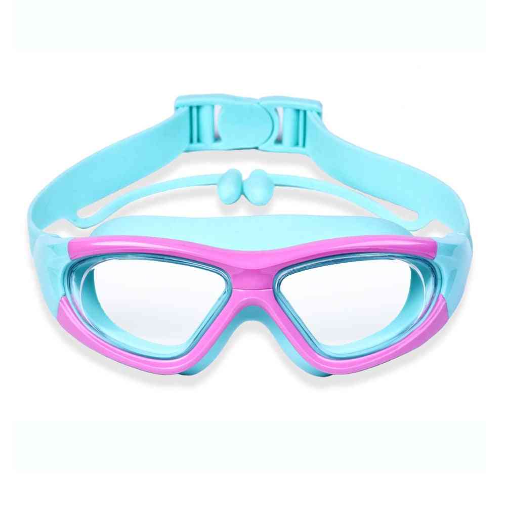 Barn simmar breda glasögon